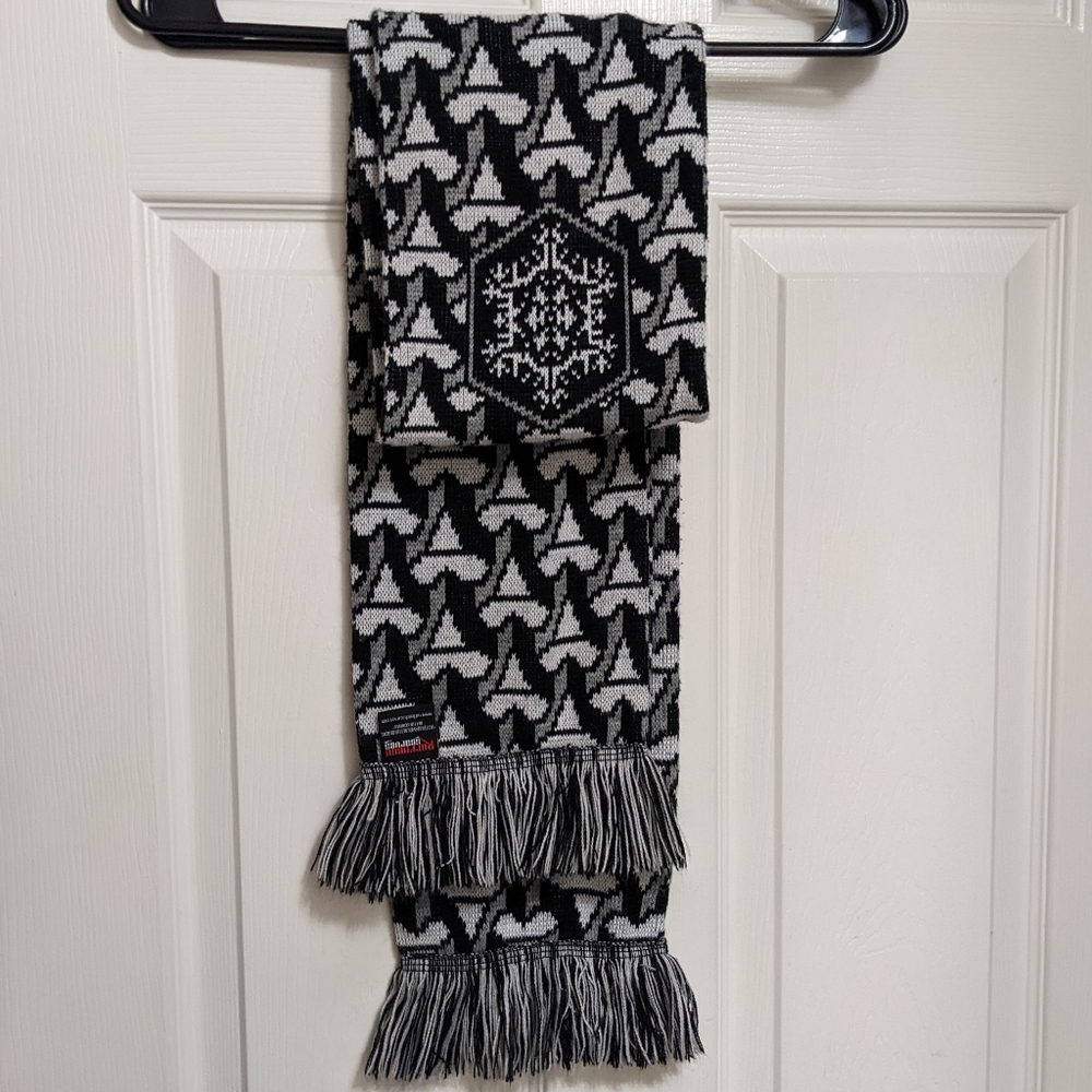 THOMAS HOOPER - Geometric,  Houndstooth, Black & White Scarf